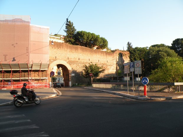  Muraille longeant le sud du Parc de la Villa Borghèse